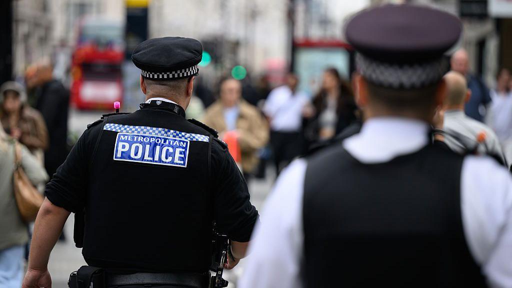 فضيحة تهز "حقوق الطفل"عامل يرتكب 26 جريمة جنسي